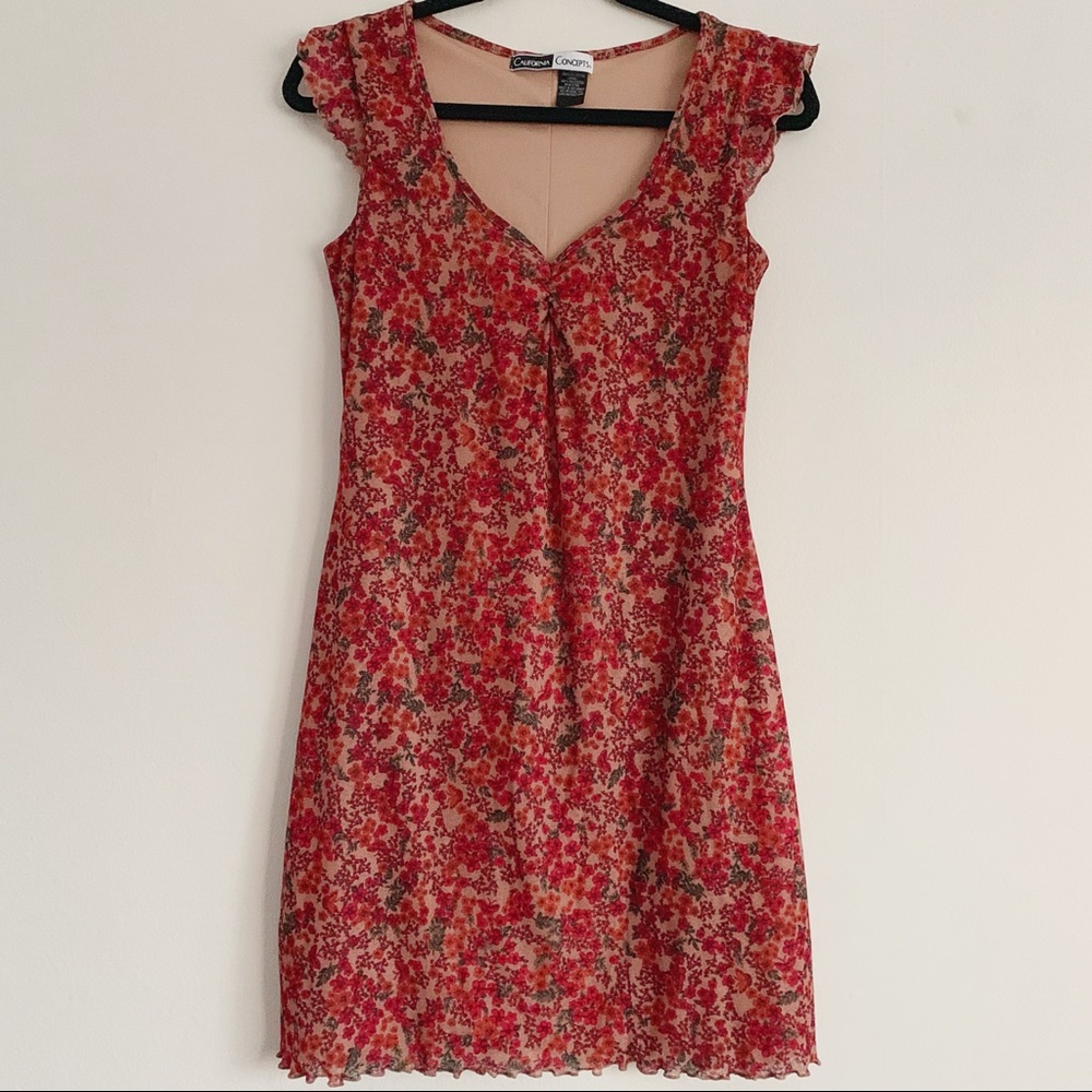 ⭐️ 90s Lettuce Edge Floral Midi Dress